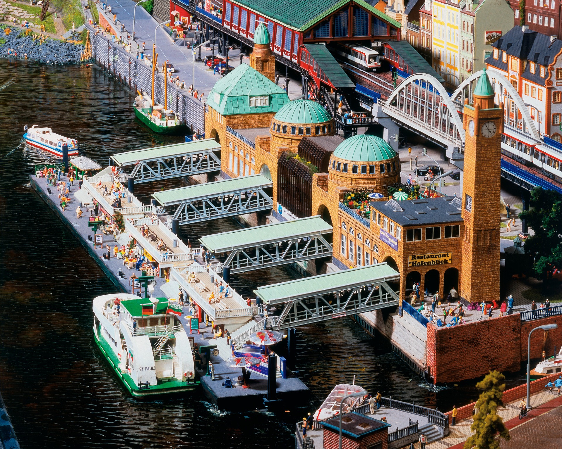 Landungsbürcken im Miniaturwunderland in der Hamburger Landungsbürcken im Miniaturwunderland in der Hamburger
